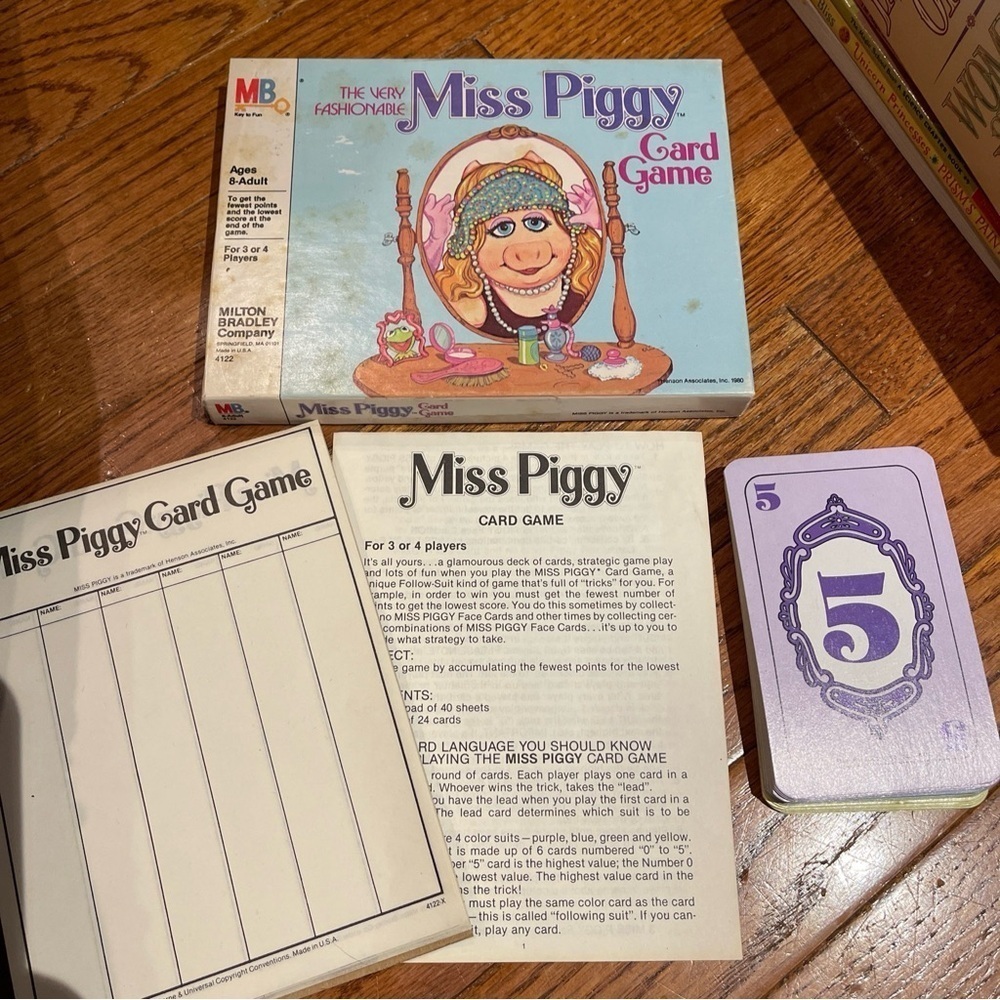 Vintage The Very Fashionable MISS PIGGY CARD GAME Milton Bradley 1980